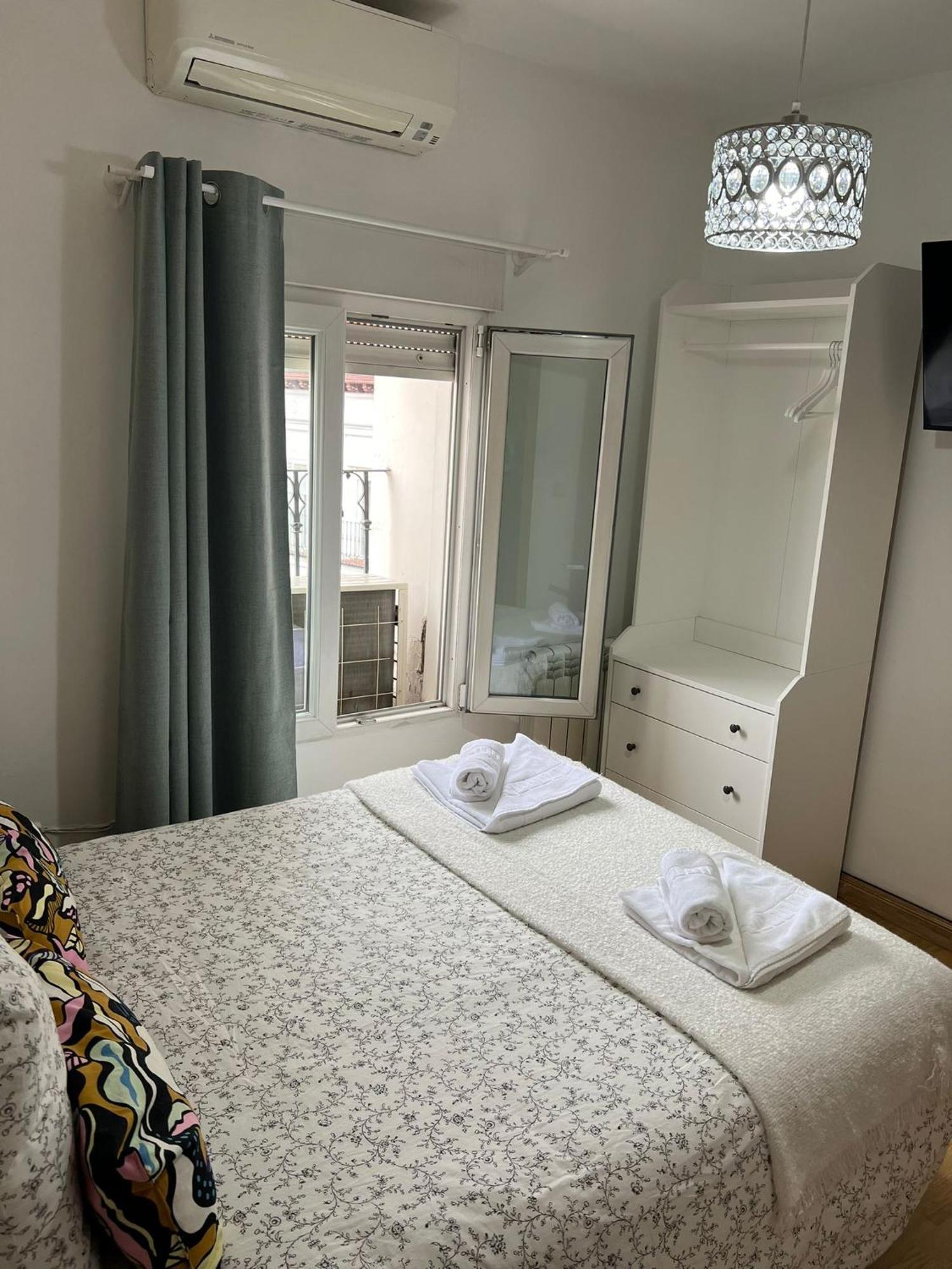 Hostal Flat55Madrid Bagian luar foto