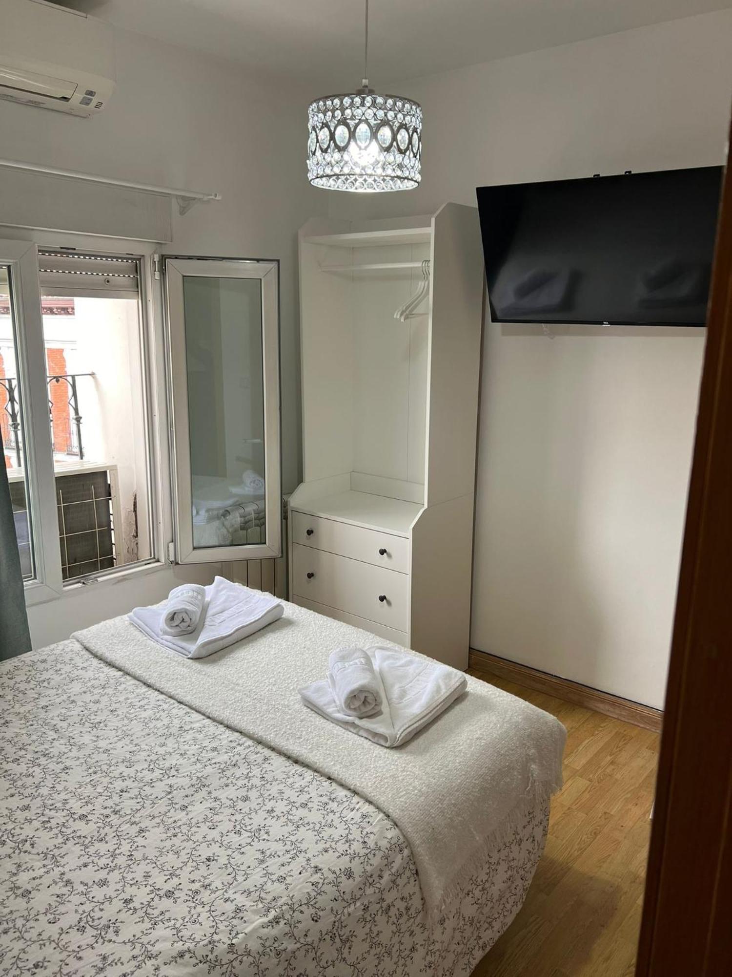 Hostal Flat55Madrid Bagian luar foto