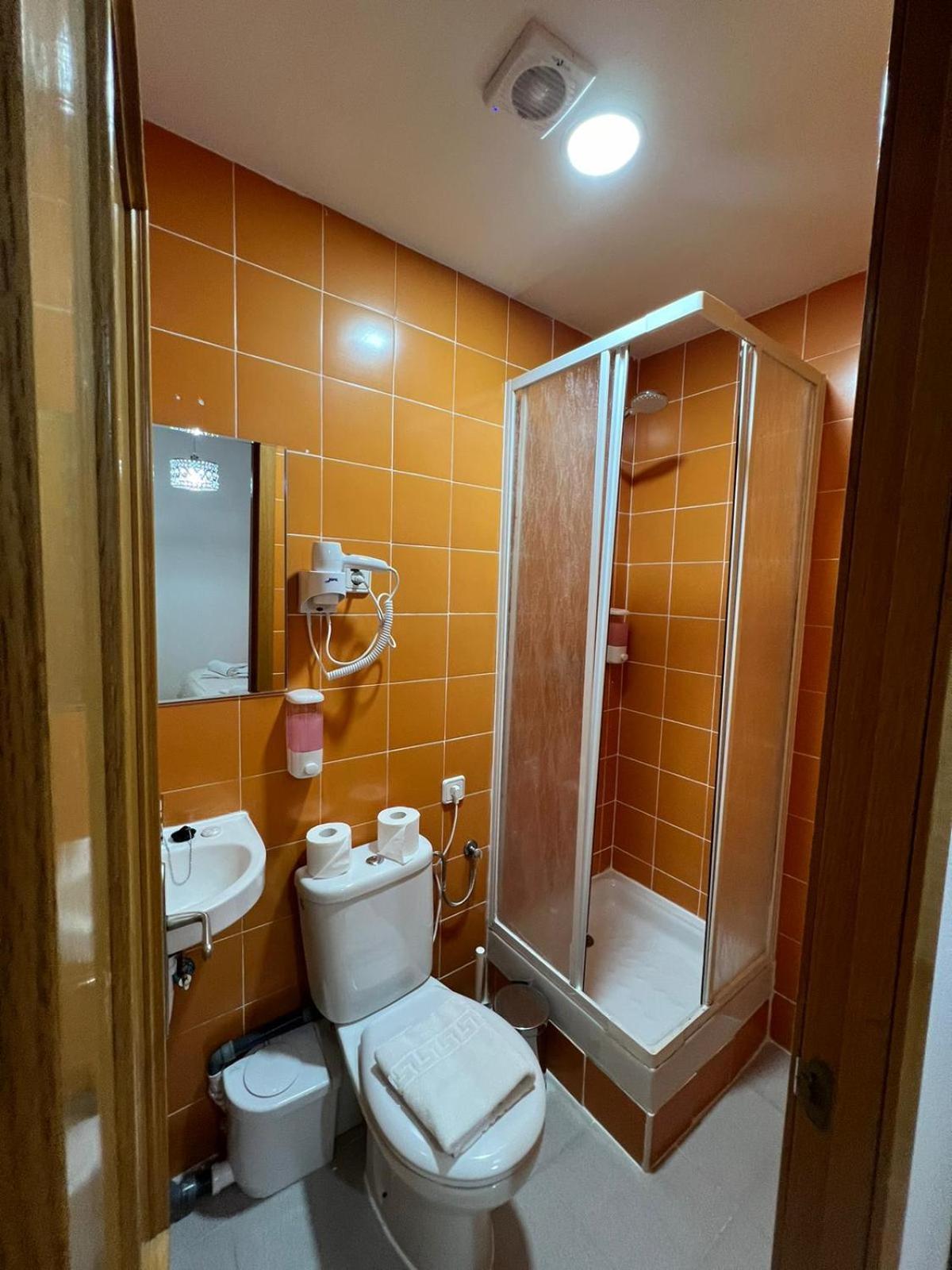 Hostal Flat55Madrid Bagian luar foto