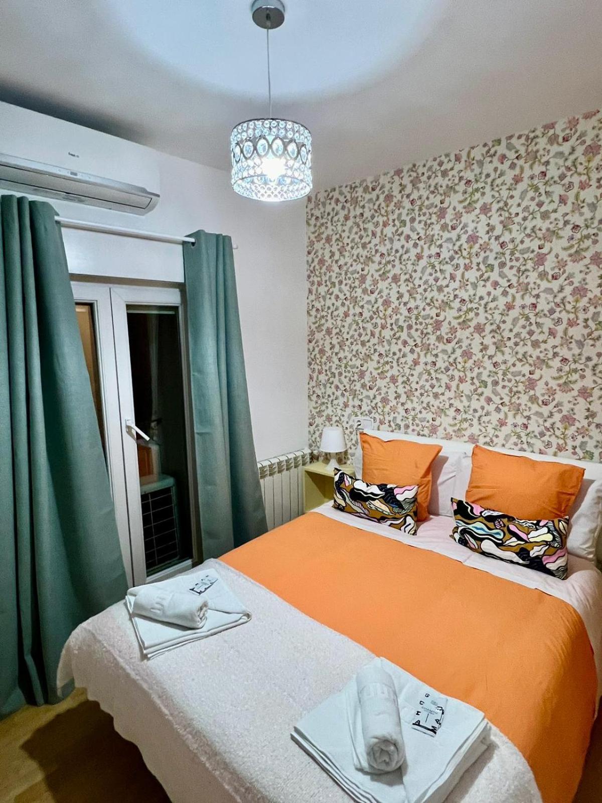 Hostal Flat55Madrid Bagian luar foto