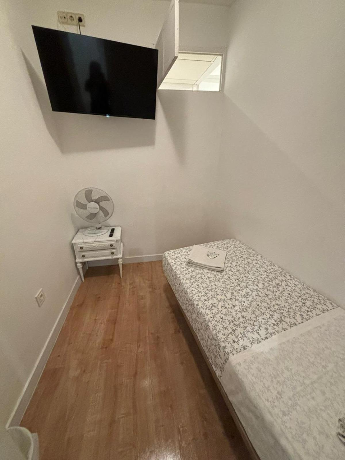 Hostal Flat55Madrid Bagian luar foto