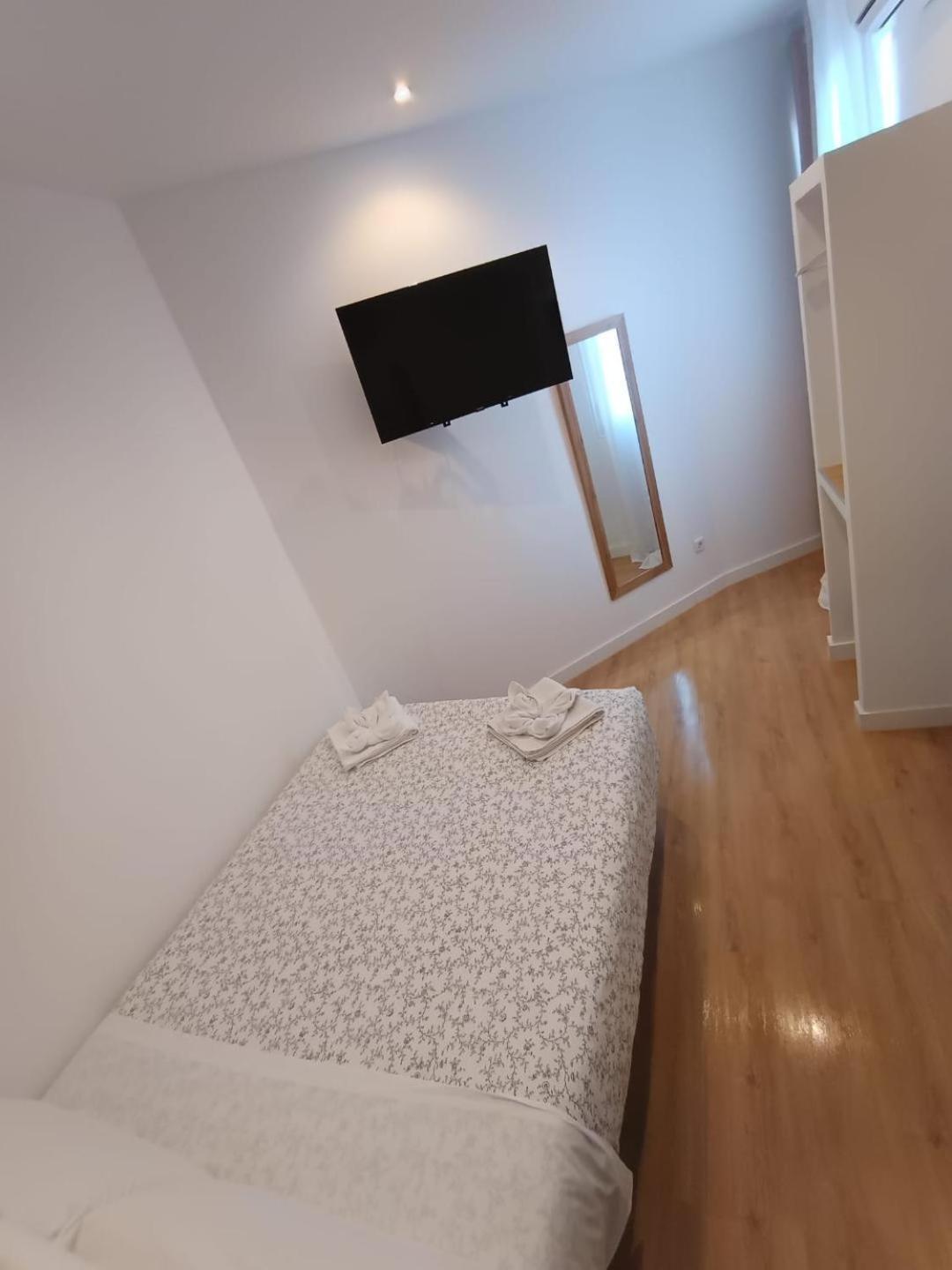 Hostal Flat55Madrid Bagian luar foto