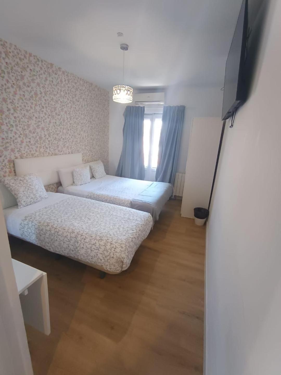 Hostal Flat55Madrid Bagian luar foto