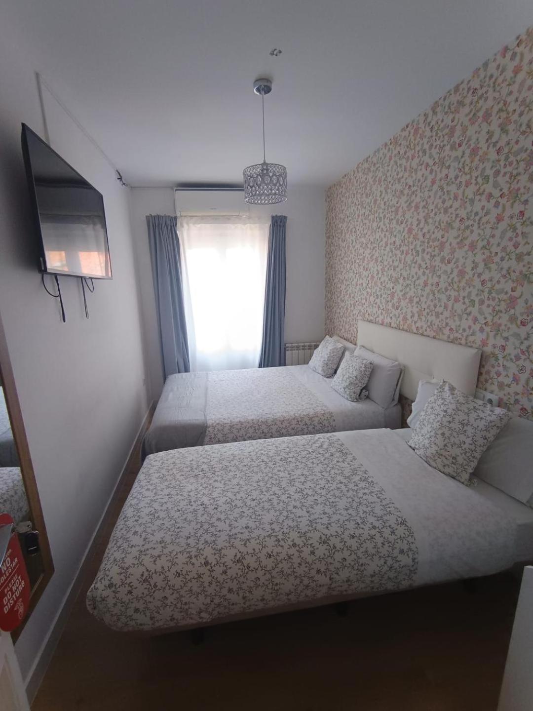 Hostal Flat55Madrid Bagian luar foto