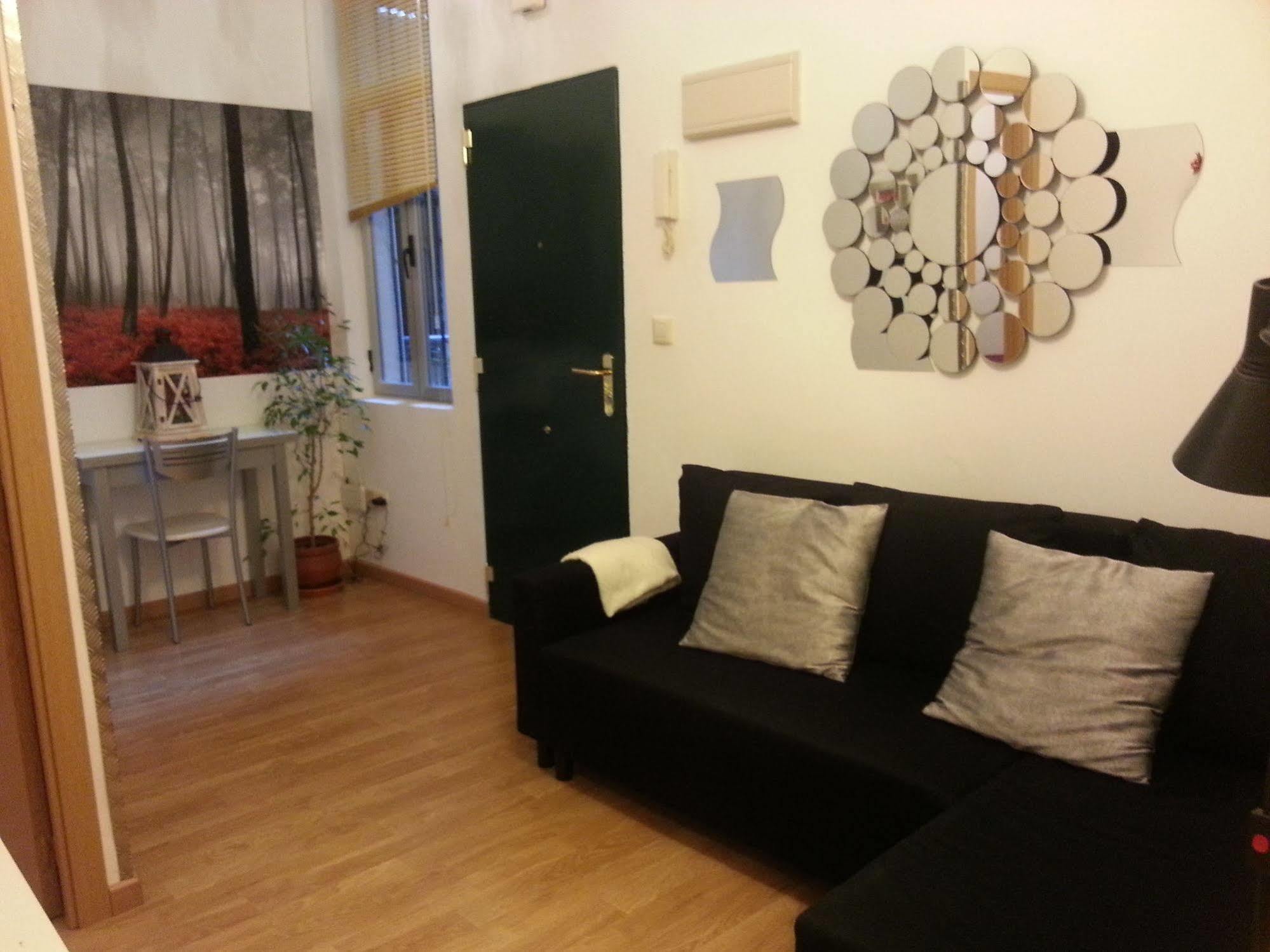 Hostal Flat55Madrid Bagian luar foto